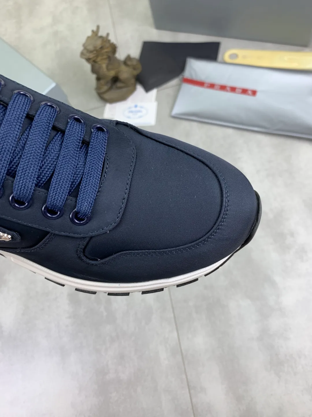 Men's shoes 💰P540 new (higher version) new PRADA (Prada) classic models are on the market at the same time, new men's shoes, 😘fabrics are selected from original imported calfskin. First layer of imported cowhide lining. The original version is awesome! 👍🏿Original open-molded non-slip PU outsole, with exquisite lines, simple and elegant, super comfortable and classy on foot, suitable for leisure travel. Code number: 38-45 (46 customized) 3️⃣ colors available
